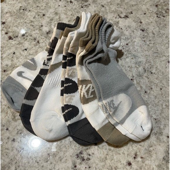 Nike new no show socks fits size 6-10 women - Picture 1 of 4